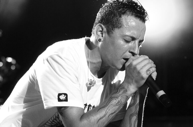 “Shadow of the Day”: ¡Eternamente Gracias Chester Bennington!