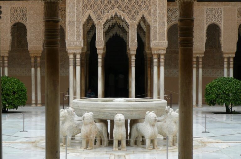 Caminando por Alhambra bajo el sonido de Desert Rose